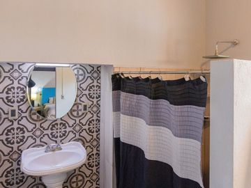 Casa amueblada y renovada en venta el Centro de Campeche - HI2501345