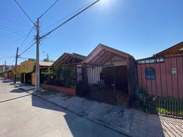 SE VENDE CASA EN PARQUE LAS ROSAS, MAIPU 3D, 2B, 2E