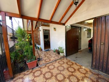 SE VENDE CASA EN PARQUE LAS ROSAS, MAIPU 3D, 2B, 2E