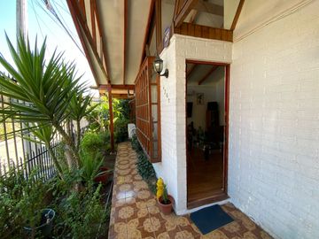 SE VENDE CASA EN PARQUE LAS ROSAS, MAIPU 3D, 2B, 2E