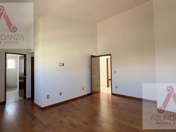 RESIDENCIA RENTA O VENTA METEPEC 4 RECAMARAS