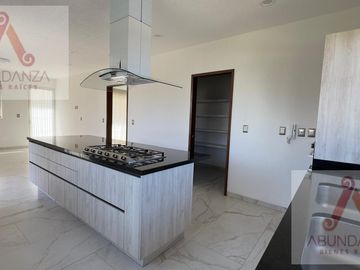 RESIDENCIA RENTA O VENTA METEPEC 4 RECAMARAS
