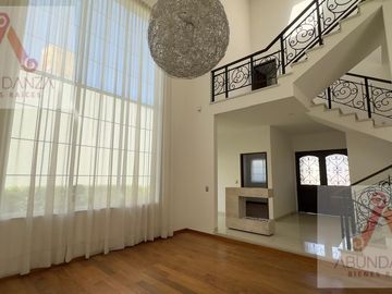 RESIDENCIA RENTA O VENTA METEPEC 4 RECAMARAS