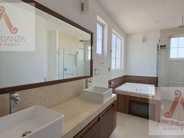 RESIDENCIA RENTA O VENTA METEPEC 4 RECAMARAS