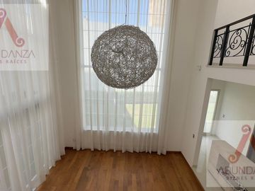 RESIDENCIA RENTA O VENTA METEPEC 4 RECAMARAS
