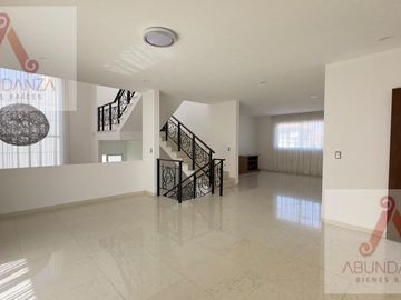 RESIDENCIA RENTA O VENTA METEPEC 4 RECAMARAS