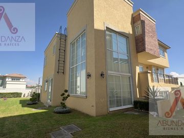 RESIDENCIA RENTA O VENTA METEPEC 4 RECAMARAS