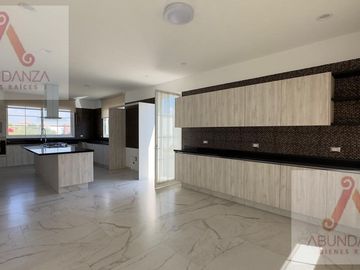 RESIDENCIA RENTA O VENTA METEPEC 4 RECAMARAS