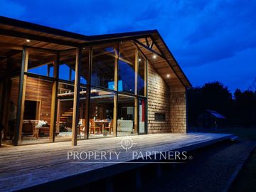 Espectacular casa con vista privilegiada a la laguna en «Reserva de Frutillar»