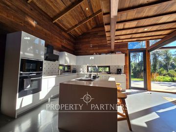 Espectacular casa con vista privilegiada a la laguna en «Reserva de Frutillar»