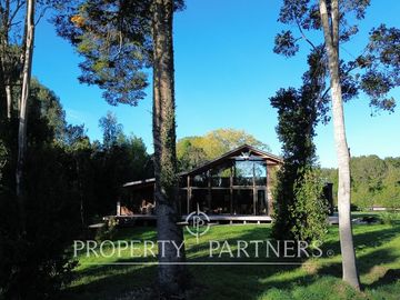 Espectacular casa con vista privilegiada a la laguna en «Reserva de Frutillar»