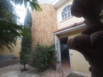 HERMOSA CASA CON EL MEJOR JARDIN EN OJO DE AGUA