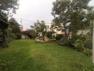 HERMOSA CASA CON EL MEJOR JARDIN EN OJO DE AGUA