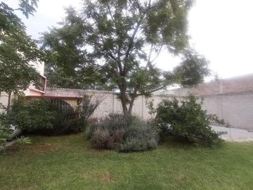 HERMOSA CASA CON EL MEJOR JARDIN EN OJO DE AGUA