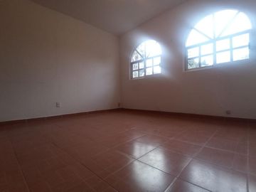 HERMOSA CASA CON EL MEJOR JARDIN EN OJO DE AGUA