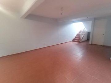 HERMOSA CASA CON EL MEJOR JARDIN EN OJO DE AGUA