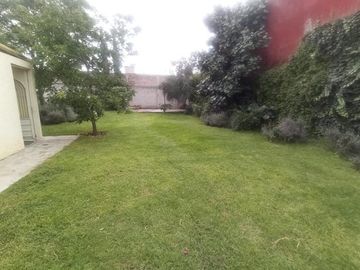HERMOSA CASA CON EL MEJOR JARDIN EN OJO DE AGUA