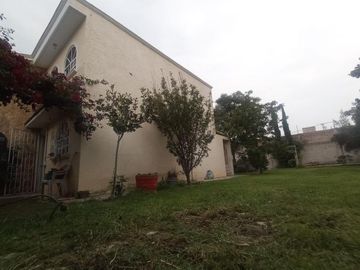 HERMOSA CASA CON EL MEJOR JARDIN EN OJO DE AGUA