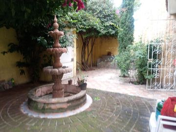 HERMOSA CASA CON EL MEJOR JARDIN EN OJO DE AGUA