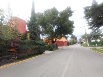 HERMOSA CASA CON EL MEJOR JARDIN EN OJO DE AGUA