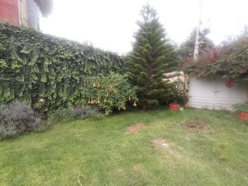 HERMOSA CASA CON EL MEJOR JARDIN EN OJO DE AGUA