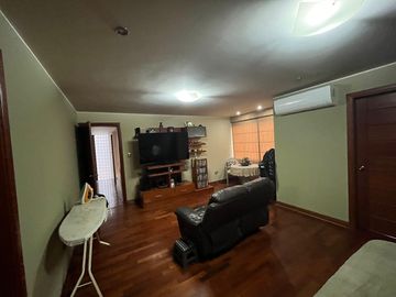 SE VENDE IMPECABLE CASA EN LA MOLINA PUERTA CALLE