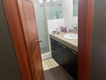 SE VENDE IMPECABLE CASA EN LA MOLINA PUERTA CALLE