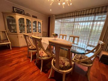 SE VENDE IMPECABLE CASA EN LA MOLINA PUERTA CALLE