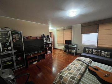 SE VENDE IMPECABLE CASA EN LA MOLINA PUERTA CALLE