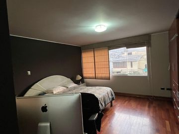 SE VENDE IMPECABLE CASA EN LA MOLINA PUERTA CALLE