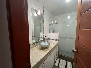 SE VENDE IMPECABLE CASA EN LA MOLINA PUERTA CALLE