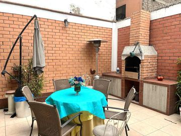 Se vende casa en Santa Patricia - 1era etapa, La Molina. Cerca Flora Tristan