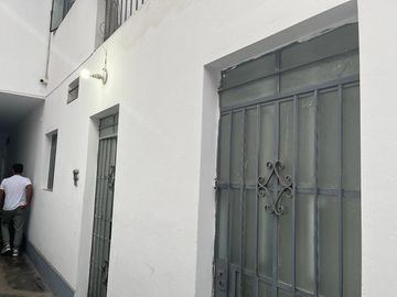 SE VENDE INMUEBLES CON LOCAL COMERCIAL Y MINI DEPAS PARA RENTAR