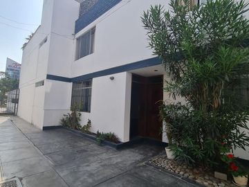 Se vende casa en quinta en Zona financiera de San Isidro