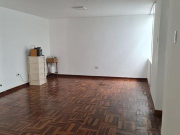 Se vende casa en quinta en Zona financiera de San Isidro