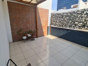 Se vende casa en quinta en Zona financiera de San Isidro
