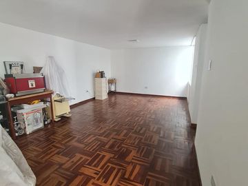 Se vende casa en quinta en Zona financiera de San Isidro