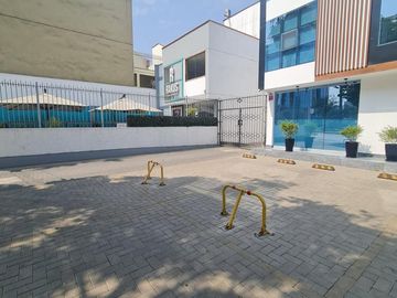 Se vende casa en quinta en Zona financiera de San Isidro