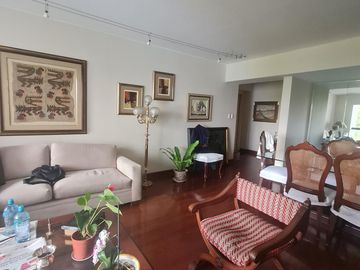 SE VENDE DEPARTAMENTO EN LA MEJOR ZONA DE CHACARILLA FRENTE A PARQUE