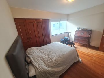 SE VENDE DEPARTAMENTO EN LA MEJOR ZONA DE CHACARILLA FRENTE A PARQUE