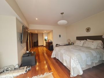 SE VENDE DEPARTAMENTO EN LA MEJOR ZONA DE CHACARILLA FRENTE A PARQUE