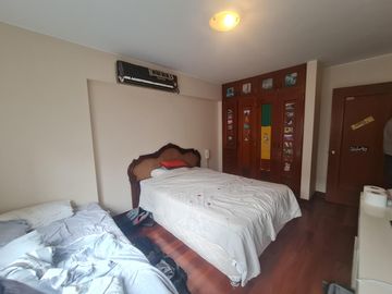 SE VENDE DEPARTAMENTO EN LA MEJOR ZONA DE CHACARILLA FRENTE A PARQUE