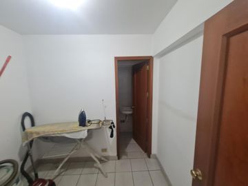 SE VENDE DEPARTAMENTO EN LA MEJOR ZONA DE CHACARILLA FRENTE A PARQUE