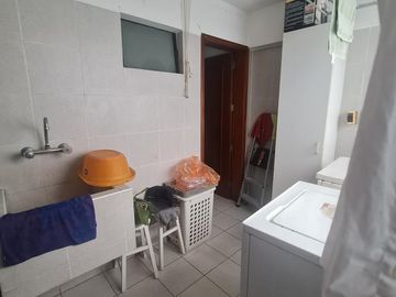 SE VENDE DEPARTAMENTO EN LA MEJOR ZONA DE CHACARILLA FRENTE A PARQUE