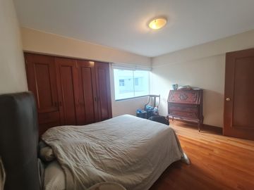 SE VENDE DEPARTAMENTO EN LA MEJOR ZONA DE CHACARILLA FRENTE A PARQUE