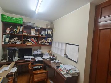 SE VENDE DEPARTAMENTO EN LA MEJOR ZONA DE CHACARILLA FRENTE A PARQUE