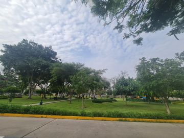 SE VENDE DEPARTAMENTO EN LA MEJOR ZONA DE CHACARILLA FRENTE A PARQUE