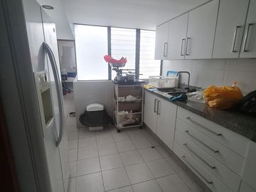 SE VENDE DEPARTAMENTO EN LA MEJOR ZONA DE CHACARILLA FRENTE A PARQUE