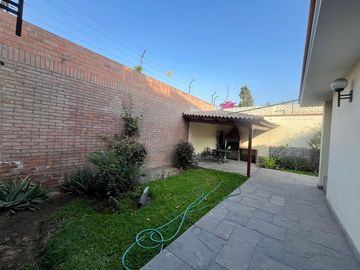 SE VENDE CASA PUERTA CALLE EN LA MOLINA VIEJA