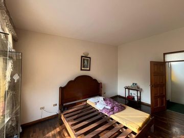 SE VENDE CASA PUERTA CALLE EN LA MOLINA VIEJA
